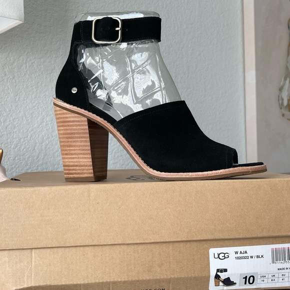 UGG Shoes - UGG Aja Sandal